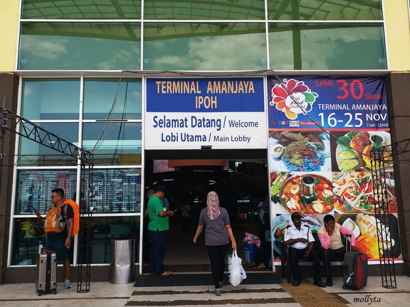 Pintu lobi utama Terminal Amanjaya Ipoh